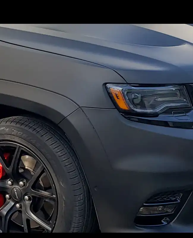 Wrap mate negro en SUV Mercedes